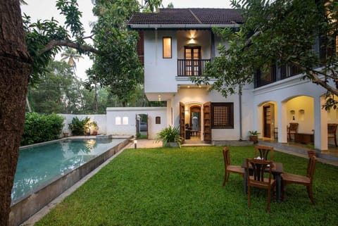 Facade/entrance, Garden, Swimming pool, Swimming pool