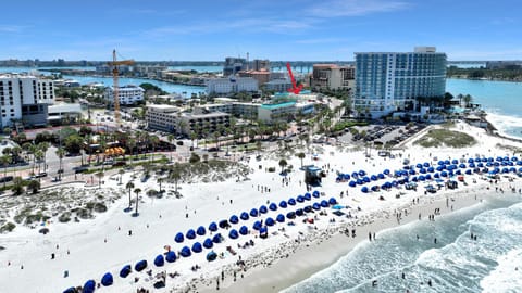 Nearby landmark, Beach, Location