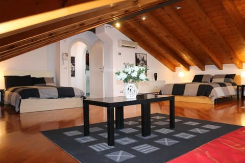 Bed, Photo of the whole room, Seating area, Bedroom