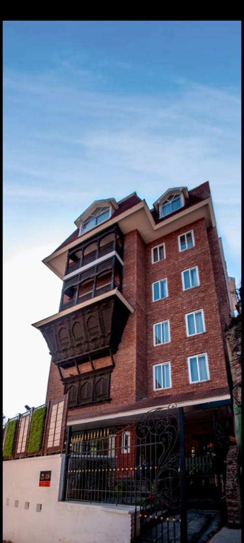 Property building, Day