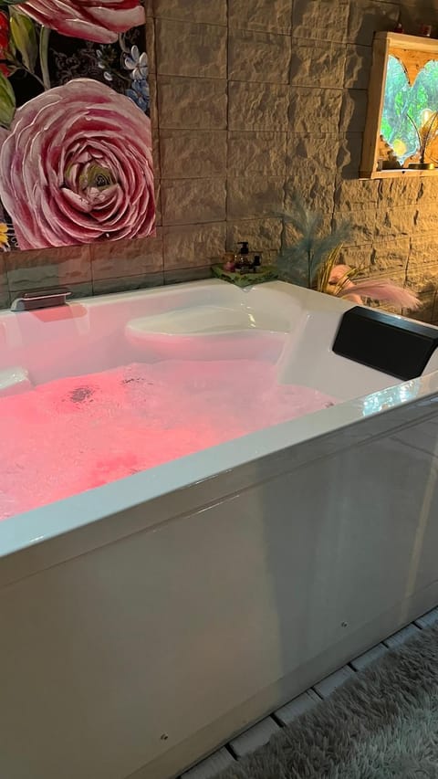 LA CACHETTE ROMANTIQUE DU Jardin Chalet in Barjols