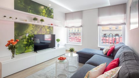 Living room, City view, Landmark view