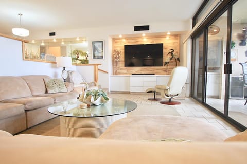 TV and multimedia, Living room, Seating area, Sea view