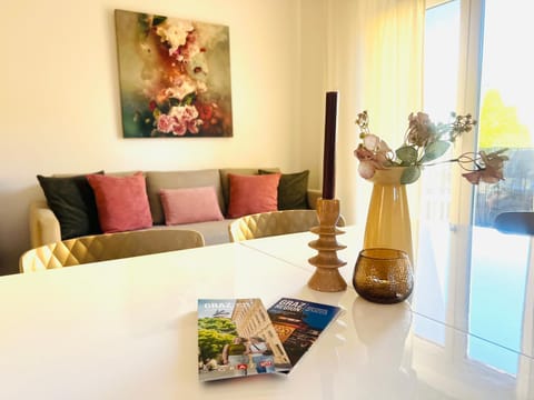 Living room, Decorative detail, Seating area, Dining area