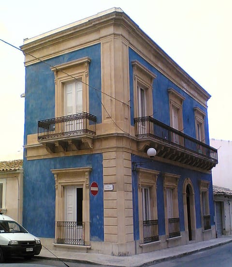 Property building, Facade/entrance, On site, Street view