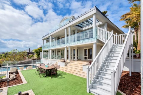Patio, Facade/entrance, Garden, Swimming pool, Swimming pool