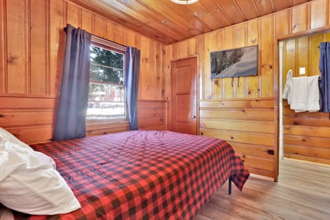 Shore Acres Lodge-450 by Big Bear Vacations House in Big Bear