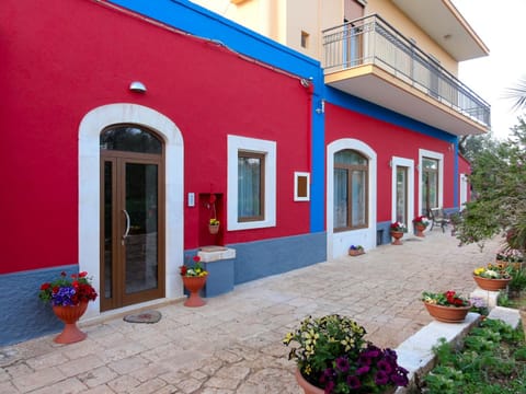 Facade/entrance, View (from property/room)