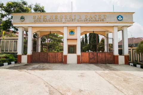 Facade/entrance