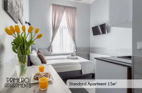 Bed, TV and multimedia, Kitchen or kitchenette, Photo of the whole room, Bedroom