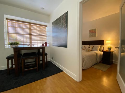 Seating area, Bedroom, Street view, Street view