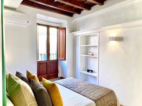 Bed, Photo of the whole room, Photo of the whole room, Bedroom, Quiet street view