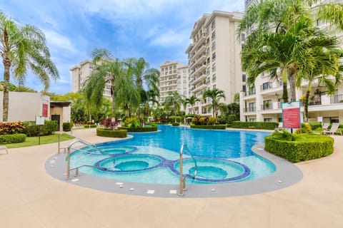 Hot Tub, Swimming pool