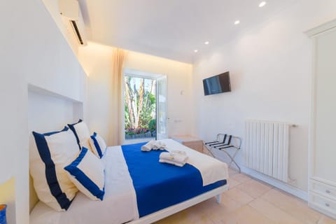 Bed, TV and multimedia, Photo of the whole room, Bedroom, air conditioner