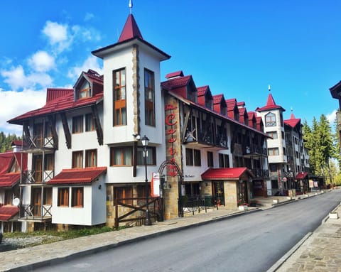 Property building, Facade/entrance