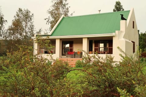 Property building, Patio, Natural landscape, Garden, Garden view, Mountain view, Mountain view
