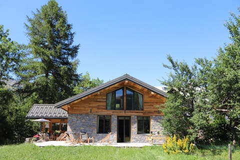 Property building, Day, Garden
