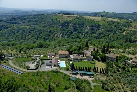 Shower, Nearby landmark, Restaurant/places to eat, Spring, Bed, Day, Natural landscape, Activities, Summer, BBQ facilities, Bowling, Children play ground, Children play ground, Fishing, Garden, Golfcourse, Horse-riding, Table tennis, Bathroom, Coffee/tea facilities, Kitchen or kitchenette, Fitness centre/facilities, Tennis court, Cycling, Bedroom, On site, Supermarket/grocery shop, Shopping Area, Sports, Sports, Entertainment, cot