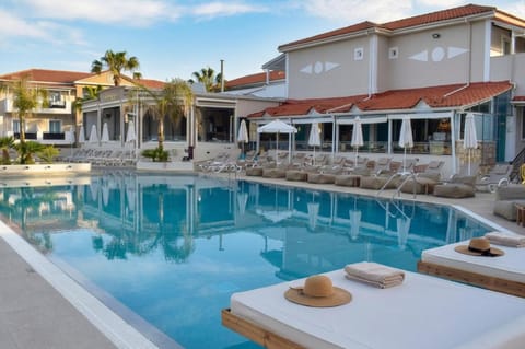 Property building, Pool view, Swimming pool, sunbed