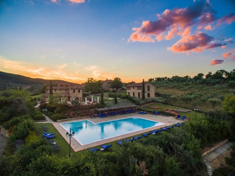 Bird's eye view, BBQ facilities, Balcony/Terrace, Mountain view, Pool view, Swimming pool, Sunset