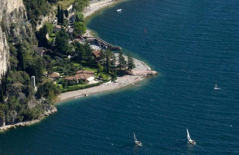 Facade/entrance, Bird's eye view