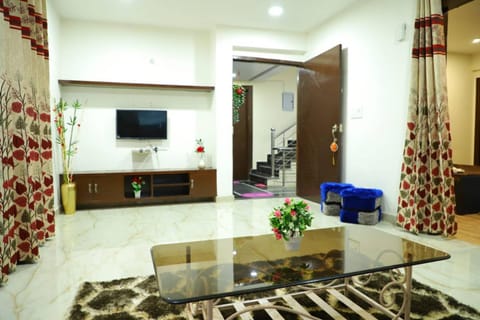 Communal lounge/ TV room, TV and multimedia, Living room