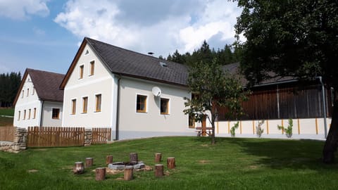 Property building, Facade/entrance, Garden, On site