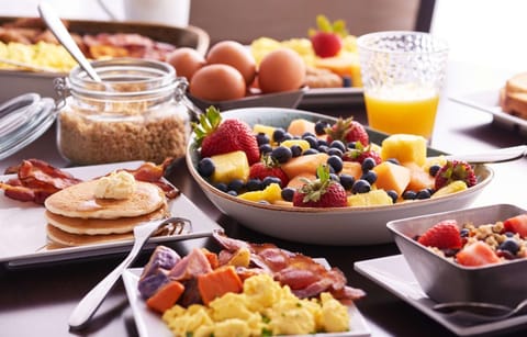 Restaurant/places to eat, Food and drinks, Dining area, On site, Food, Breakfast, Continental breakfast, Buffet breakfast