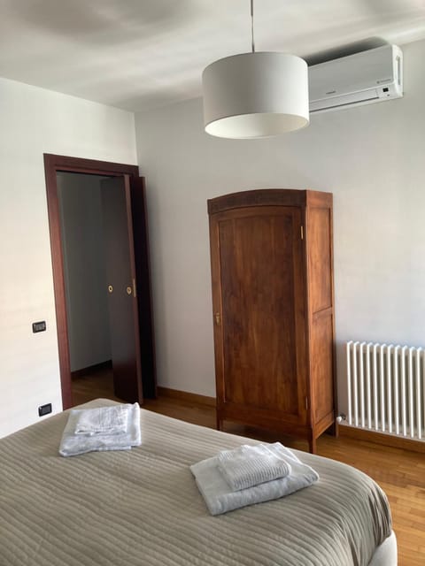 Bedroom, wardrobe, air conditioner
