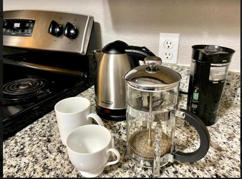 Private Bedroom Suite - Communal House near Integris Apartment in Oklahoma City