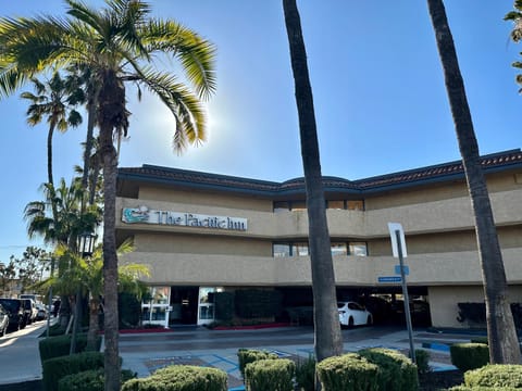 Property building, Facade/entrance, Parking