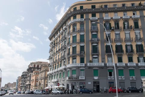Property building, Restaurant/places to eat, Facade/entrance, Bird's eye view, View (from property/room), City view, Sea view, Street view
