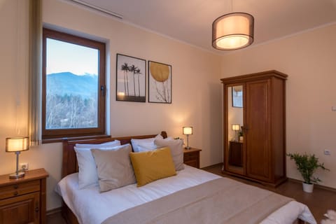 Charming Ski Apartments Near Gondola & Bar Street, Cedar Lodge 1 Complex Apartment in Bansko