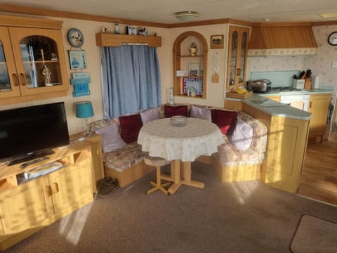 Tm8 6 BERTH 2 BEDROOM CARAVAN P Apartment in Chapel Saint Leonards