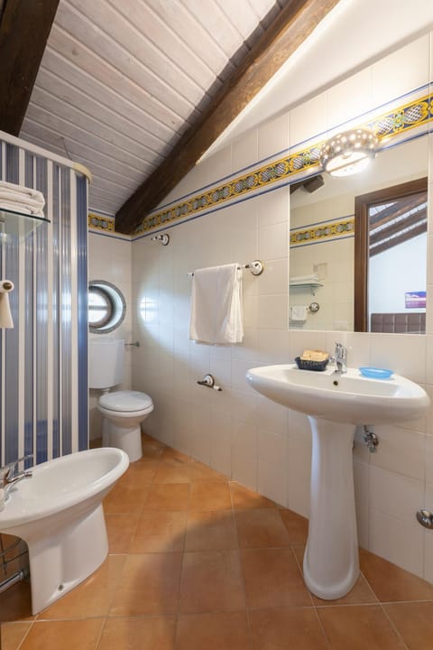 Shower, Toilet, Bathroom, bidet