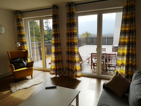 Day, Balcony/Terrace, Seating area, Autumn, On site, Mountain view