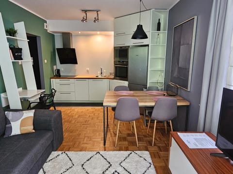 Kitchen or kitchenette, Dining area, minibar, pet friendly, stove