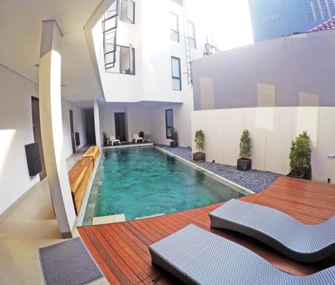 Swimming pool