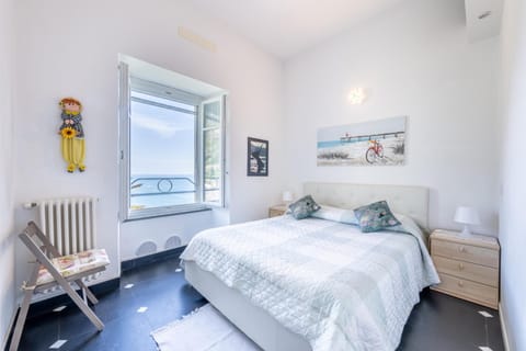 Bed, Bedroom, Sea view