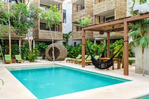 Swimming pool