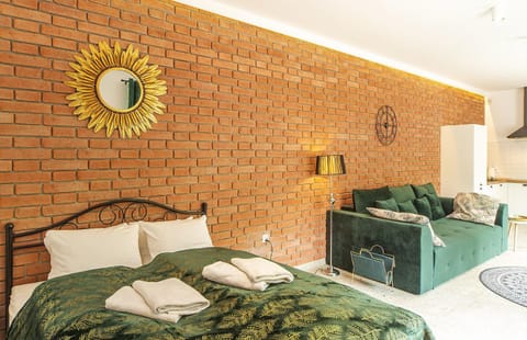 Bed, Seating area