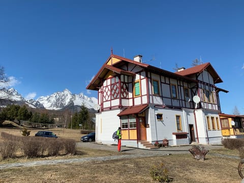 Facade/entrance, Spring