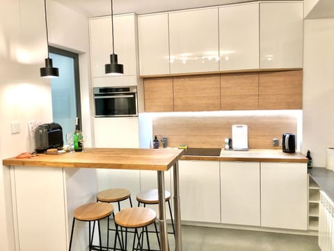 Coffee/tea facilities, Kitchen or kitchenette, Dining area, Communal kitchen