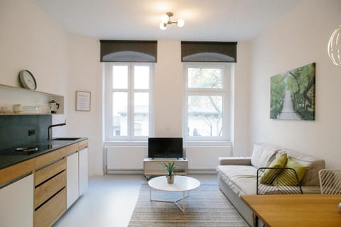 Kitchen or kitchenette, Living room, Seating area, Dining area