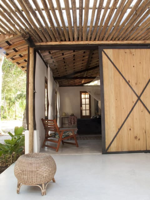 Patio, Facade/entrance
