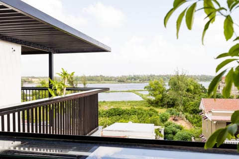 Day, View (from property/room), Balcony/Terrace, Lake view, River view
