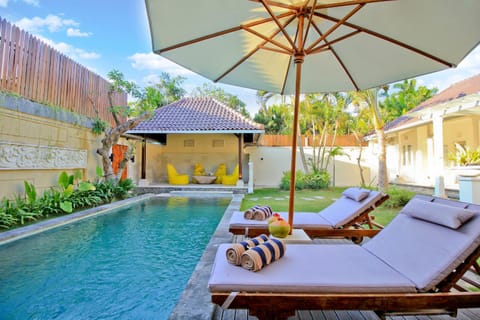 Garden, Seating area, Garden view, Pool view, Swimming pool, sunbed
