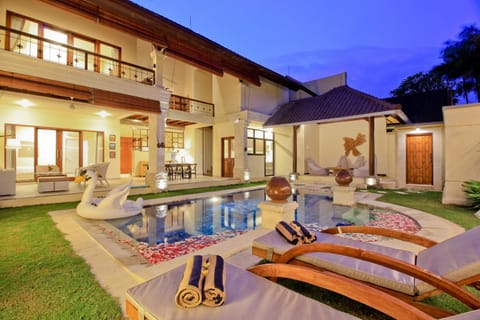 Property building, Night, Summer, Garden, On site, Garden view, Pool view, Swimming pool, sunbed
