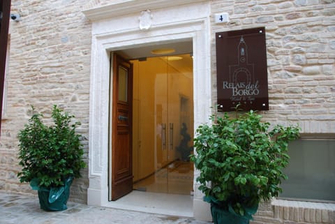 Facade/entrance, Decorative detail