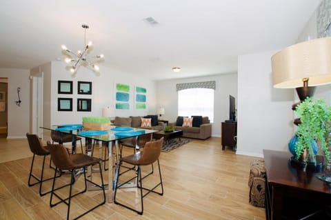 Vista Cay at Epic Universe - Luxury Lakeview 4 bedroom condo Apartment in Highlands Reserve